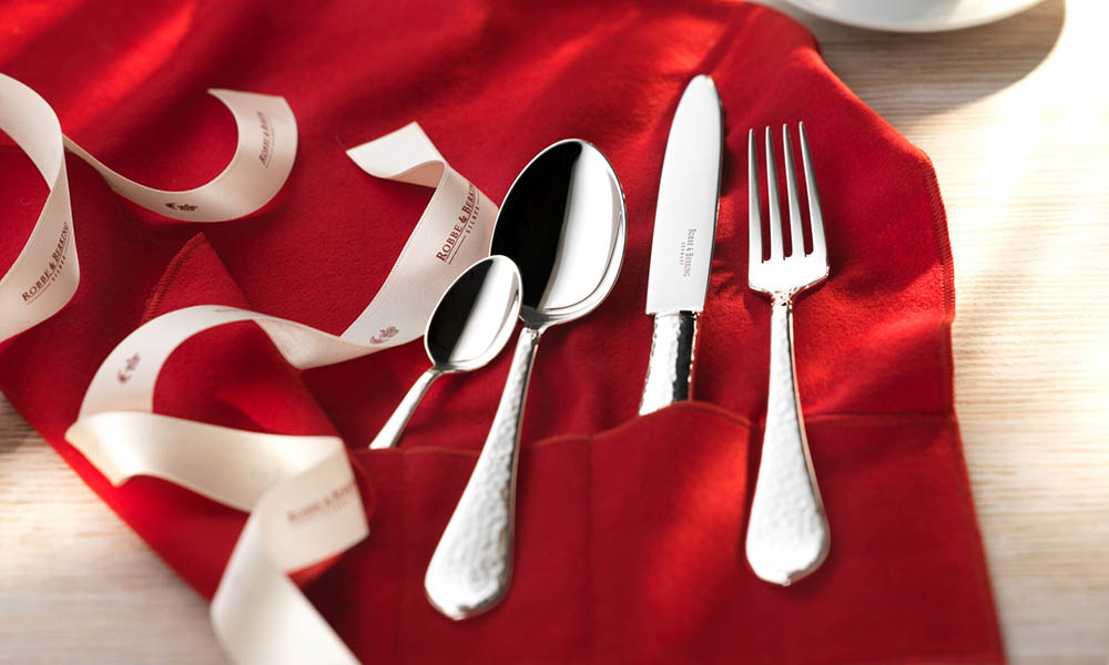 Storing silver cutlery correctly
